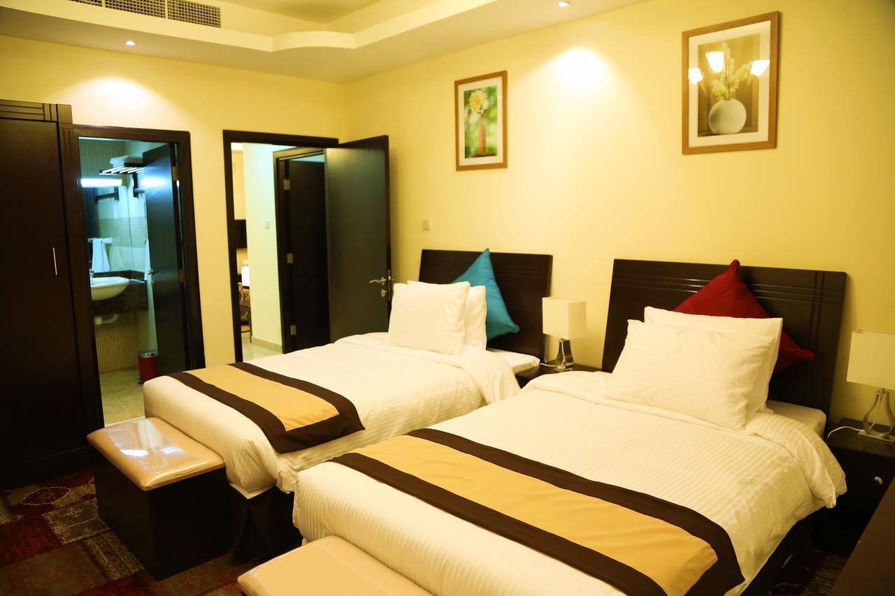 Travellers Hotel Apartment Dubai Exterior photo